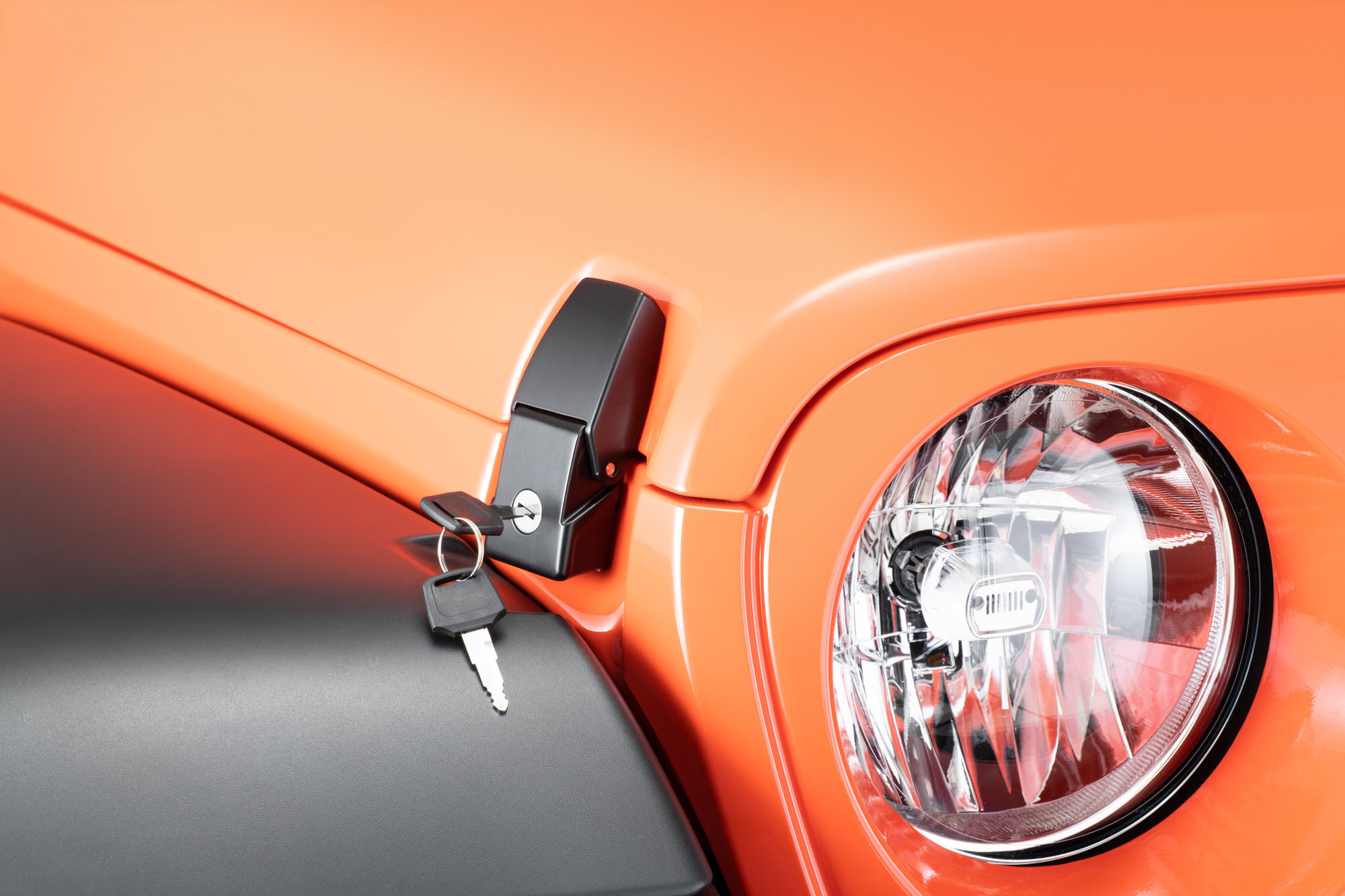 TACTIK Hood Latch & Billet Aluminum Fuel Door Kit for 0718 Jeep